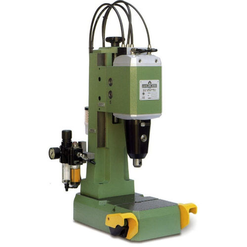 Automatische Stanzpresse - P560 - MORUECO s.r.l. - pneumatisch / für Blech / Schneid