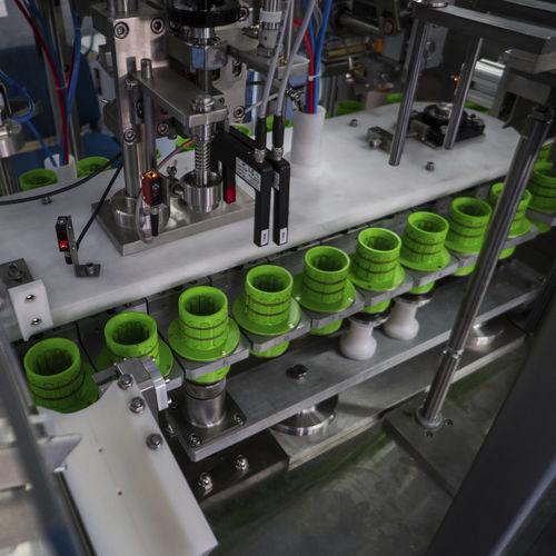 Halbautomatische Füll- und Siegelanlage - MBT 1000 - Omniprojekt doo, Vrnjačka Banja, Srbija - volumetrisch / für kosmetische Cremes / für zähflüssige Produkte