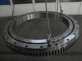 Drehverbindung mit Außenverzahnung - Universal Industrial Products, Inc. - Kugel / einreihig / für Hoch- und Tiefbau, Kräne, Bagger