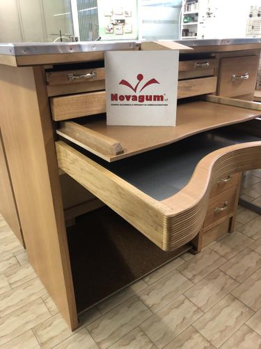 Arbeitstisch mit Schubladen - Novagum S.r.l.