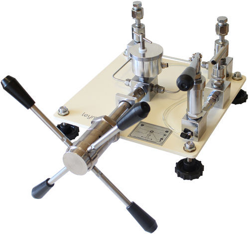 Hydraulischer Druckkomparator - LPC 7000 - Leyro Instruments - für die Druckkalibration