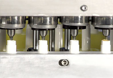 Automatische Füllmaschine - FMI-6000-AP - APACKS - für Flaschen / für Flüssigkeiten / für die Kosmetikindustrie