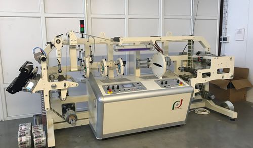 Schrumpfschlauch-Verschließmaschine / aus OPS - TBR2 START - FADA ITALIA SRL - PET / PVC / mit Schmelzklebstoff-Applikator