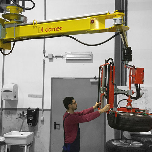 Manipulator für Reifen - DALMEC - pneumatisch / mit Greifsystem / Positionierung