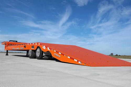 Baumaschinentransporter-Anhänger - 930E - Landoll - für Industriematerial / 2-Achsen / angehängt