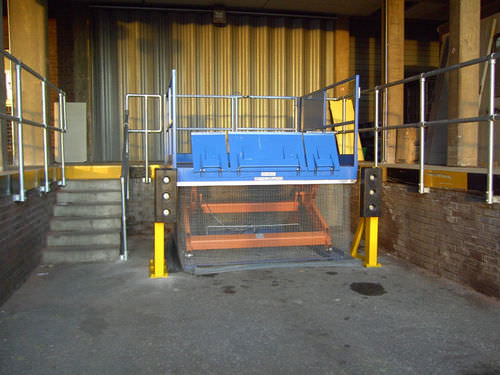 Scherenhubtisch - Edmolift UK Ltd - hydraulisch / festinstalliert / für Laderampen