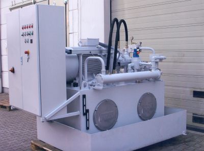 Hydraulikaggregat mit Elektromotor - Universal Hydraulik GmbH