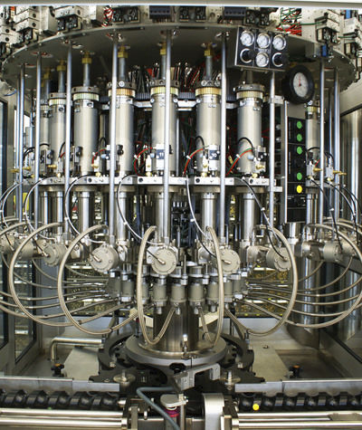Automatisierte Füllmaschine - 2018 - Pamasol Willi Mäder - Flaschen / für Töpfe / für Industrieanwendungen