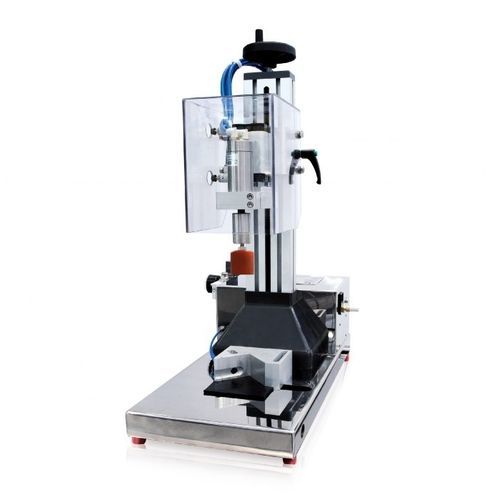 Schrauben-Verschliessmaschine - AV30 - Dumek - halbautomatisch / für Stopfen / Flasche
