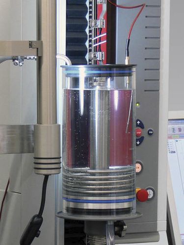 Wärmender Behälter - ZwickRoell GmbH & Co. KG - für Materialprüfmaschine / vertikal