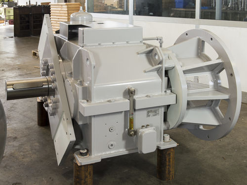 Kegelradgetriebe - GP2 / 360 / DS (SD) / 2V / 1 - 6 / PAMs / B3 .001 - PCM - Parallelwellen / > 10 kNm / Flansch