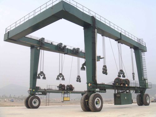 Portalkran mit Gummireifen - weihua crane - Henan Weihua Heavy Machinery Co., Ltd - für Schiffsentladung