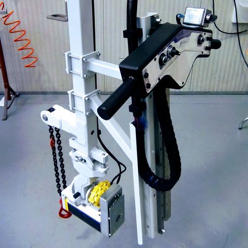 Pneumatischer Manipulator - FAMATEC - mit Hubmagnet / für Handling von Fahrzeugteilen / für Blech