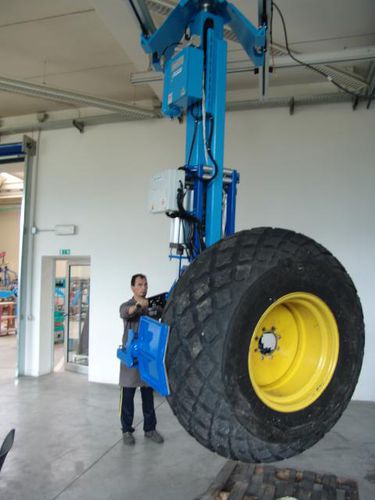 Pneumatischer Manipulatorarm - Manipolatore per ruote  - FAMATEC - mit Greifsystem / für Hubanwendungen / selbstbalancierend