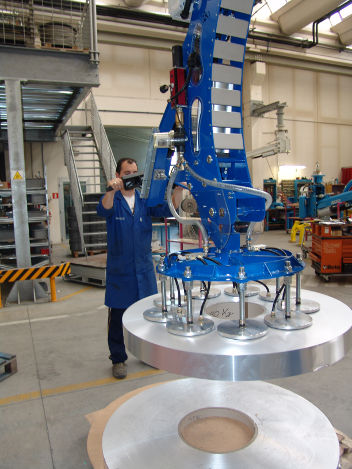 Pneumatischer Manipulator - FAMATEC - mit Saugnapf / für Rollen / Umschlag