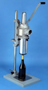 Druck-Verschliesser - IC Filling Systems LTD - manuell / für Flaschen / für die Weinindustrie