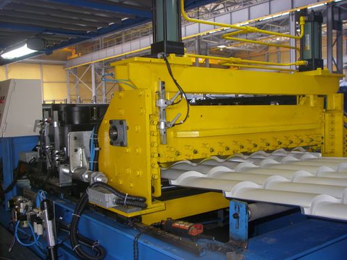 Profiliermaschine für dünnwandige Profile - KINDUS - für Dachplatten / PLC-gesteuert / mit Ausschneidefunktion