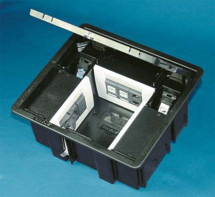 Bodenstehende Steckdose - 227 x 227 x 120 mm | HYPOGEO Series - CANALPLAST - Einbau