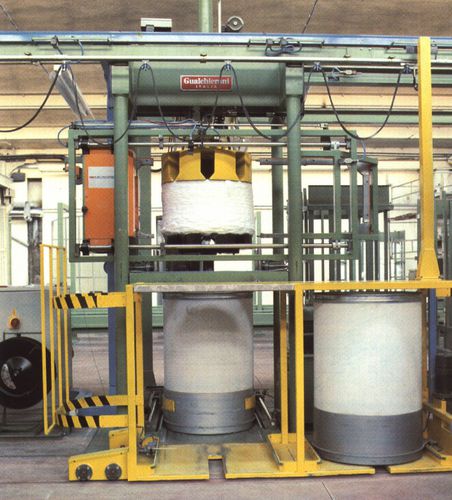 Hydraulische Presse - Valvan Baling Systems NV - Form / für Kanister / automatisch
