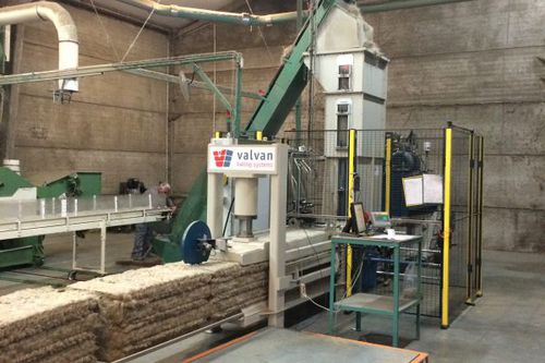 Ballenpresse für Kunststoff - CS - Valvan Baling Systems NV - für Textilien / für Papier / horizontal