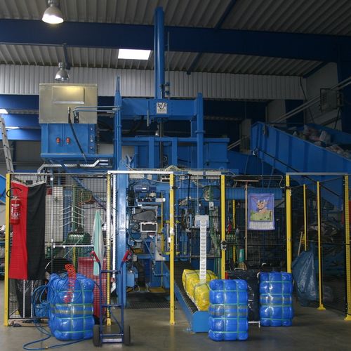 Halbautomatische Ballenpresse - NDG, NDG-R, GD-R - Valvan Baling Systems NV - für Textilien / vertikal / mit Frontöffnung