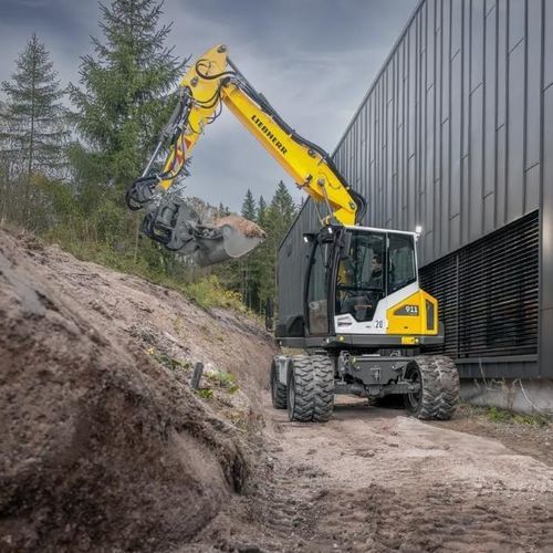Mittelgroßer Bagger - A 911 - Liebherr Excavators - auf Raupen / Diesel / für Baustellen