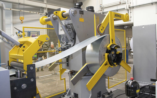 Bandzuführanlage zur Profilherstellung - ARKU Maschinenbau GmbH