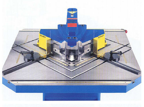 Ausklinkmaschine mit fixem 90°-Winkel - LB 13 KE - Boschert GmbH & CoKG - hydraulisch