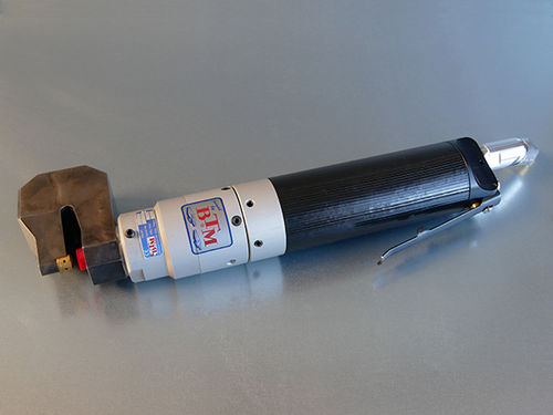 Pneumatische Clinch-Handzange - ULG SN4 - BTM Europe Blechverb. GmbH