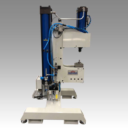 Hydropneumatische Presse - BTM Europe Blechverb. GmbH - Einlege / für Automobilteile / Einständer