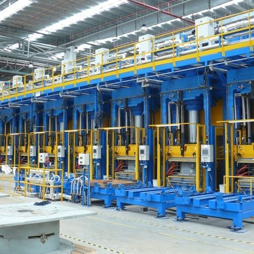 Produktionsanlage für Faserverbundbauteile - PINETTE EMIDECAU INDUSTRIES - automatisiert