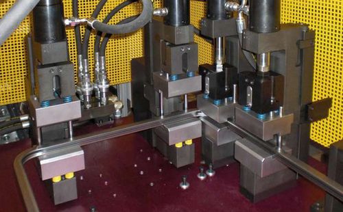 Automatische Stanzmaschine - Jörg Neu GmbH Maschinenbau u. Handel - hydraulisch / Ausklink / schleifen