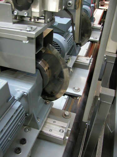 Rundmesser-Schneidemaschine - HANDSAEME MACHINERY - Ultraschall / für Textil / für Teppichböden