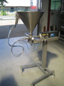 Dosiergerät für Flüssigkeiten - Hoja Maschinenbau-Metallbau GmbH - für die Lebensmittelindustrie / automatisch / pneumatisch