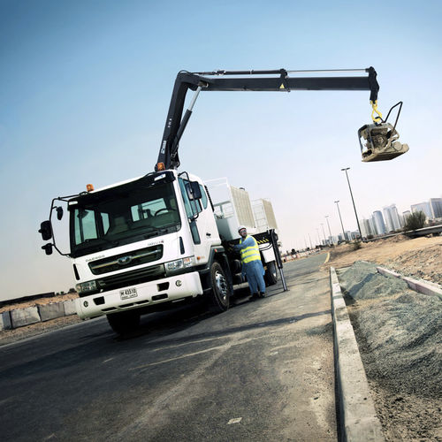LKW-montierter Kran - X-CL 8 - Hiab - Ausleger / zusammenklappbar / für Baustelle