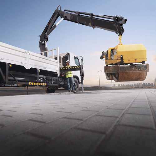 LKW-montierter Kran - X-CL 23 - Hiab - Ausleger / zusammenklappbar / für Gebäudefassaden
