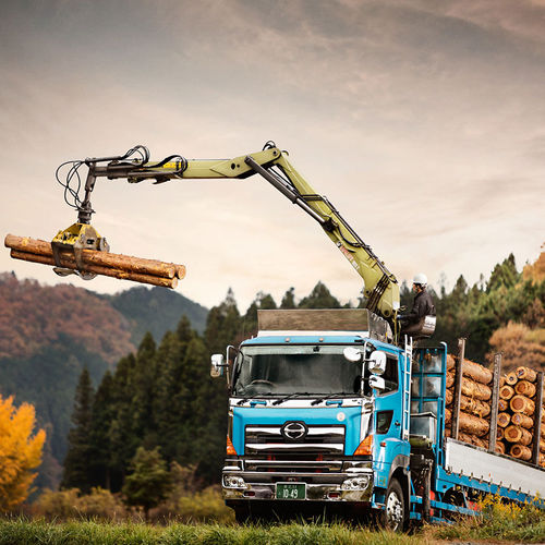 Gelenkausleger-Holzladekran - 105Z series - Hiab - LKW-montiert