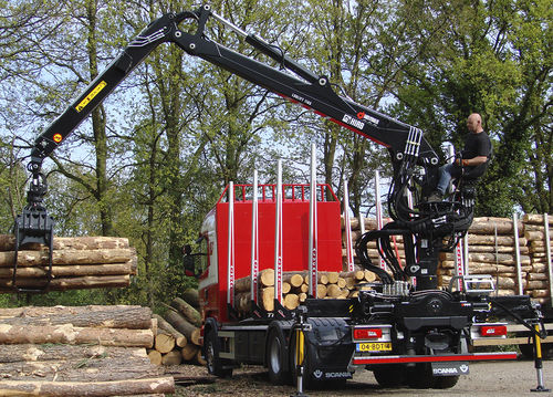 Gelenkausleger-Holzladekran - 118S series - Hiab - LKW-montiert