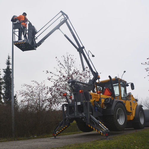 LKW-montierte Hubarbeitsbühne - Vilakone Oy - hydraulisch / für Außenbereich