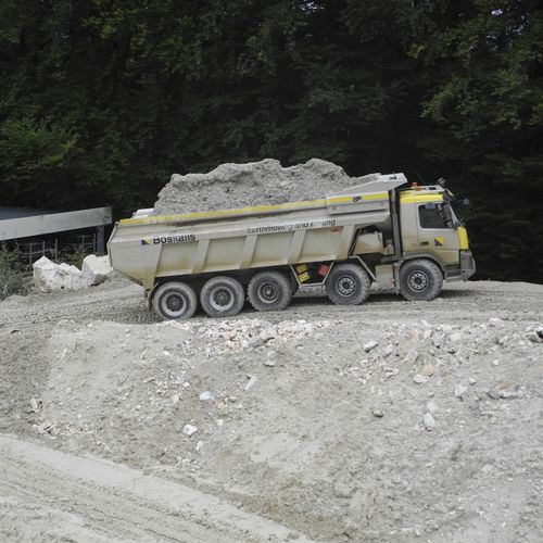 Knickgelenkter Muldenkipper - AJK NV - elektrisch / für Untertagebau / für den Bergbau