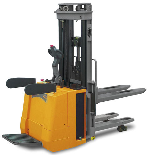 Elektrischer Stapler - 715 PBM - OMG S.p.A. - mit Fahrerplattform / Paletten