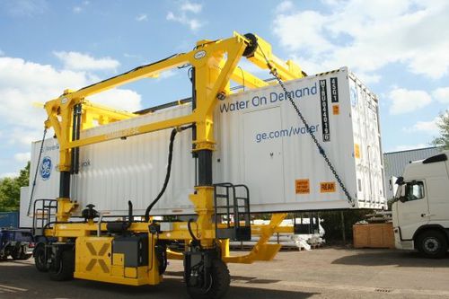 Portalkran mit Eigenantrieb - AGILIFTER - AMLIFT - mit Gummireifen / für Container