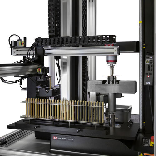Zugprüfmaschine - AT3 - Instron - Kompression / Universal / Biegen