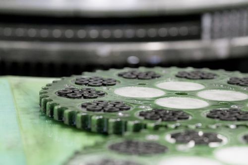 Planes Schleifen - Helvoet Rubber & Plastic Technologies B.V. - Metall / für Elektronik / ISO 9001