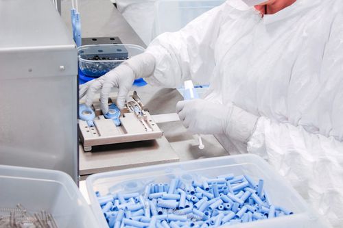 Zusammenbau für die Automobilindustrie - Helvoet Rubber & Plastic Technologies B.V. - Großserien / Kunststoff / ISO 9001