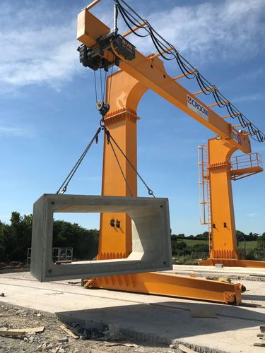 Schienenmontierter Portalkran - BVS Cranes-BÜLBÜLOĞLU VİNÇ SAN. ve TİC. A.Ş. - für Tiefbauarbeiten / Einträger