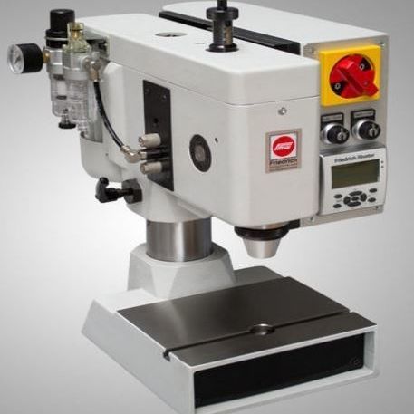 Pneumatische Nietmaschine - N000 - D. Friedrich - Radial / Tischgerät