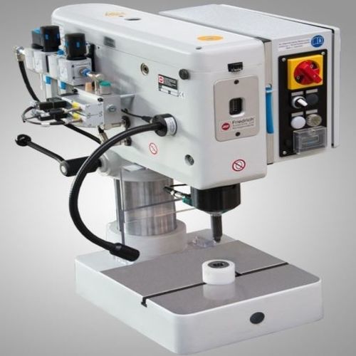 Pneumatische Nietmaschine - N200 - D. Friedrich - mit Sicherheitsschranke