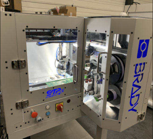Automatischer Drucker mit Etikettenaufbringer - A8500 FlexCell - Brady EMEA - selbstklebend / für Etiketten / für Leiterplatten