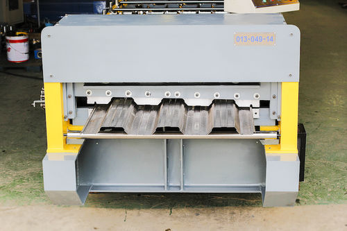 Profiliermaschine für Bodenplatten aus Stahl - AMECO INDUSTRIAL JOINT STOCK COMPANY - automatisch / PLC-gesteuert / feststehend